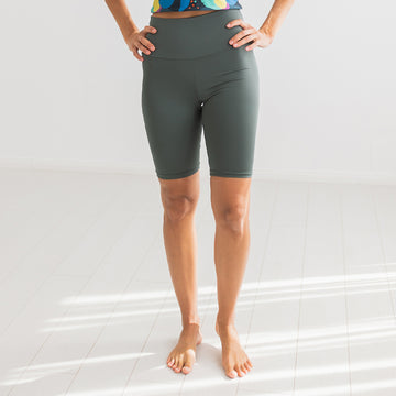 Páfrányzöld fitnesz rövid nadrág