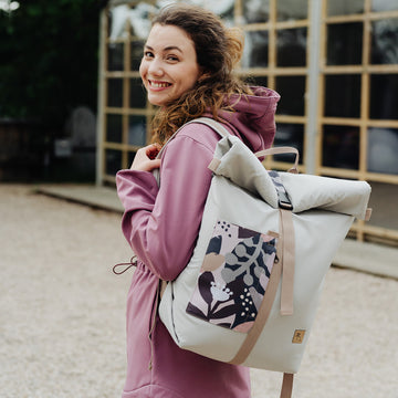 Rucsac rolltop flori cu pete pastelate