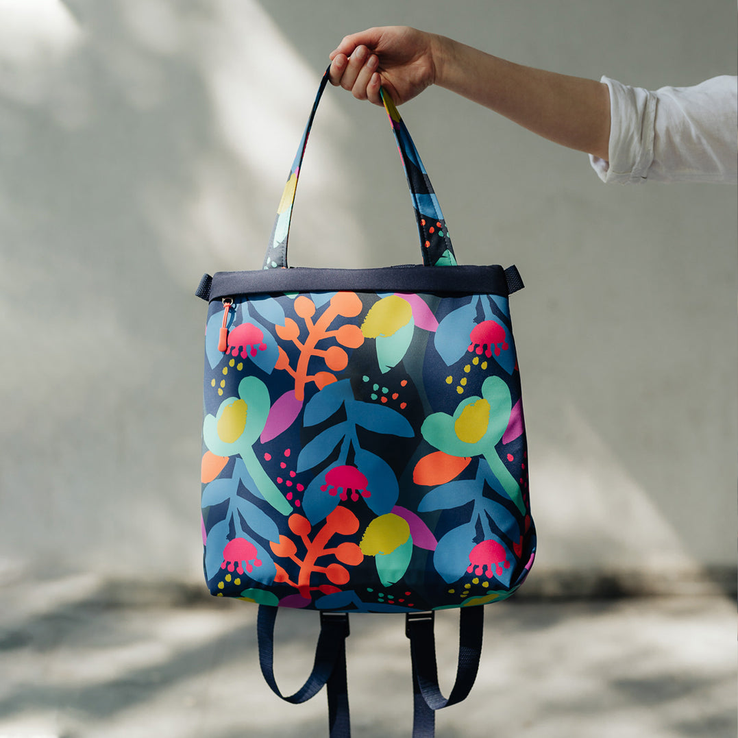 Rucsac MINIMAL flori cu pete aprinse