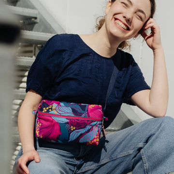 Vivid roses MAXI Waistbag